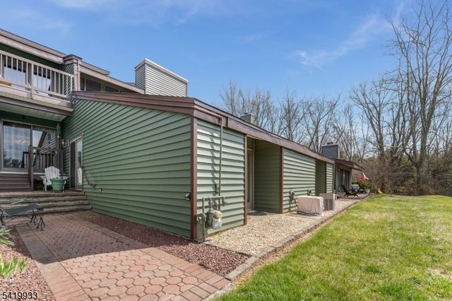 13 Ridgedale Dr, Clinton Twp., NJ 08801