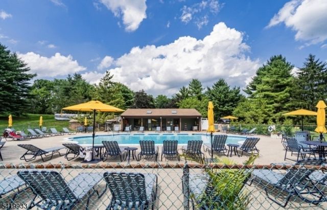 13 Ridgedale Dr, Clinton Twp., NJ 08801