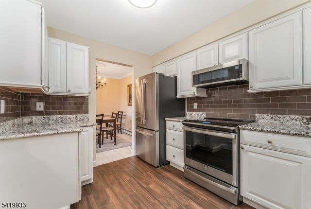 13 Ridgedale Dr, Clinton Twp., NJ 08801