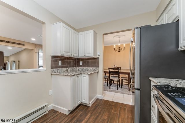 13 Ridgedale Dr, Clinton Twp., NJ 08801