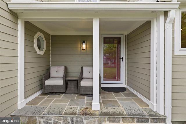 320 LOUDOUN ST SW, Leesburg, VA 20175