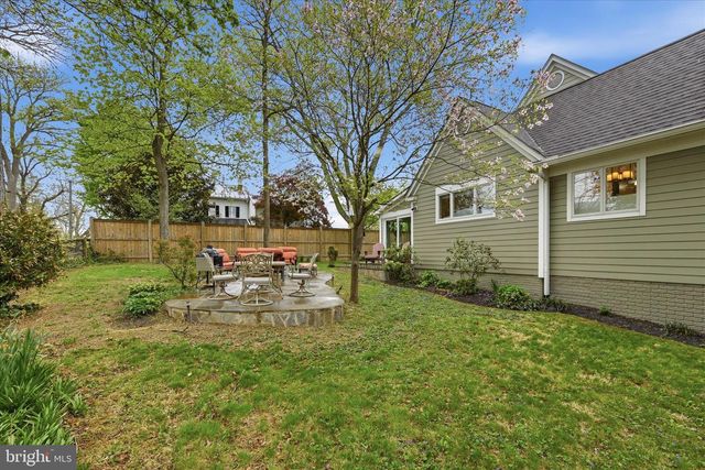 320 LOUDOUN ST SW, Leesburg, VA 20175