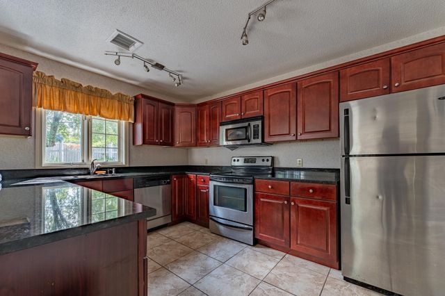 106 Eastern Ave Apt 204, Manchester, NH 03104