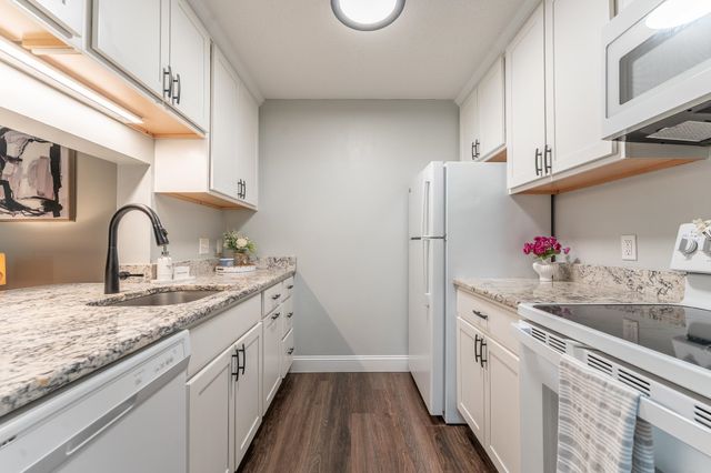 106 Eastern Ave Apt 204, Manchester, NH 03104