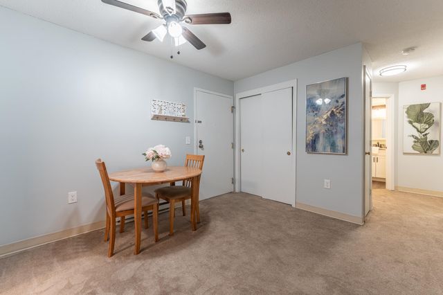 106 Eastern Ave Apt 204, Manchester, NH 03104