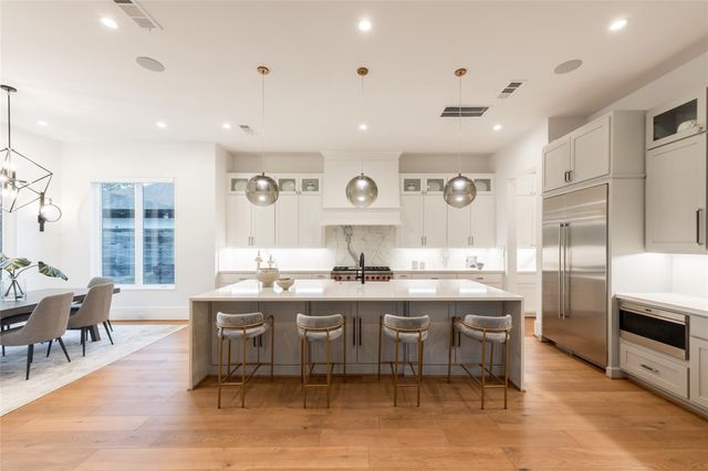 2817 Albans Road, Houston, TX 77005
