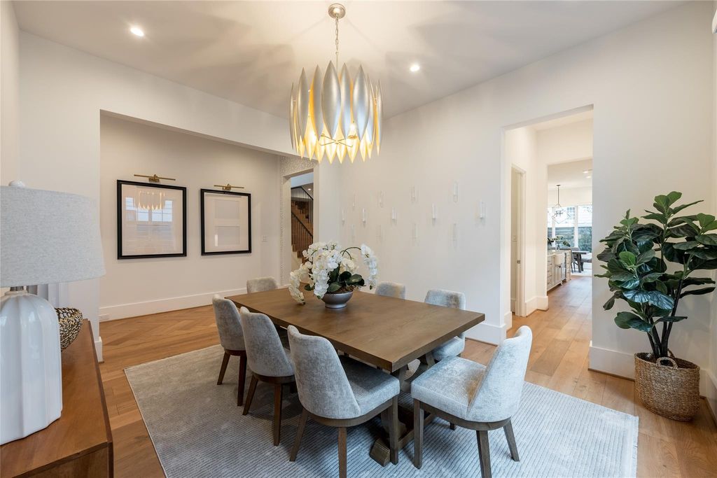 Image 12 of property listing at 2817 Albans Road, Houston, TX 77005