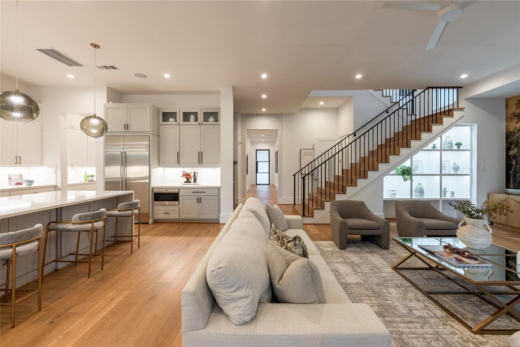 Image 18 of property listing at 2817 Albans Road, Houston, TX 77005