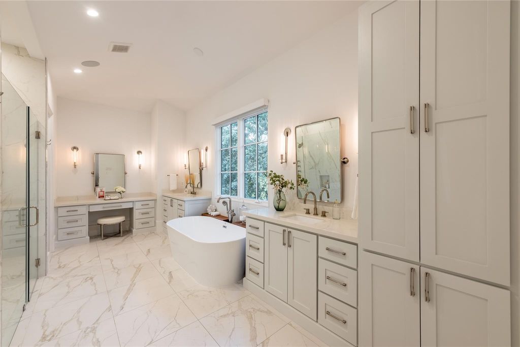 Image 33 of property listing at 2817 Albans Road, Houston, TX 77005