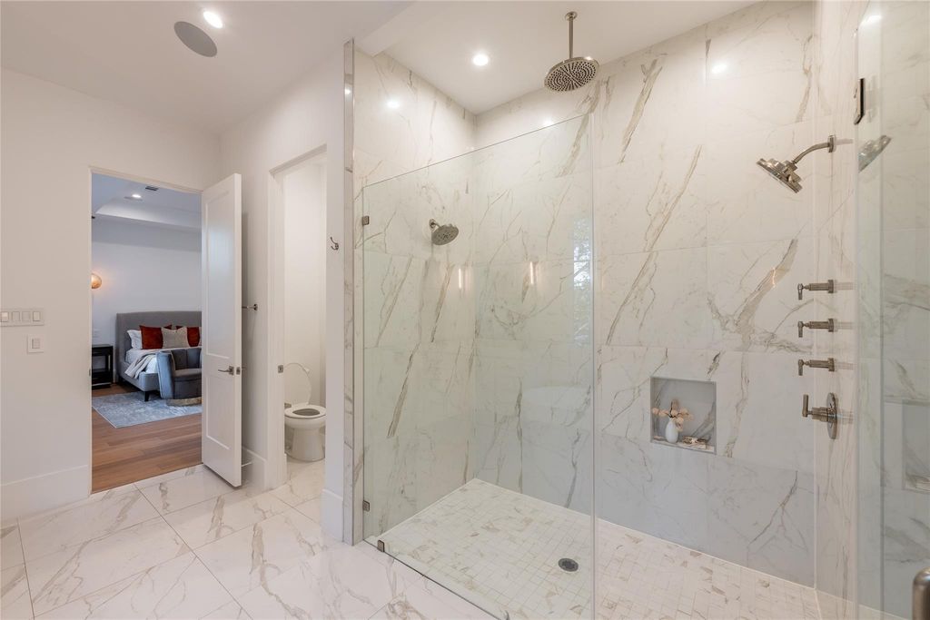 Image 35 of property listing at 2817 Albans Road, Houston, TX 77005