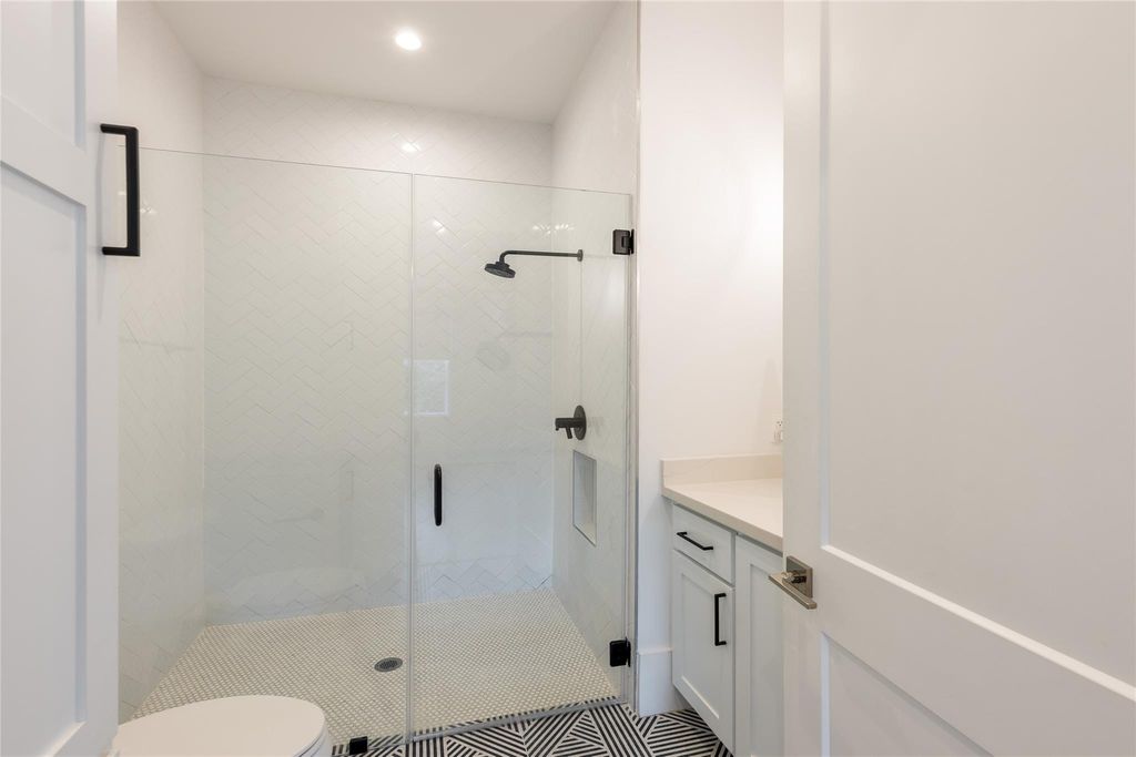 Image 44 of property listing at 2817 Albans Road, Houston, TX 77005