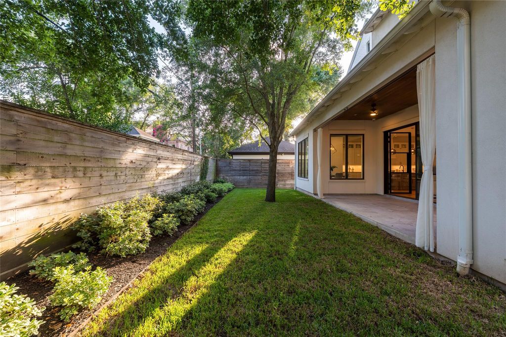 Image 49 of property listing at 2817 Albans Road, Houston, TX 77005