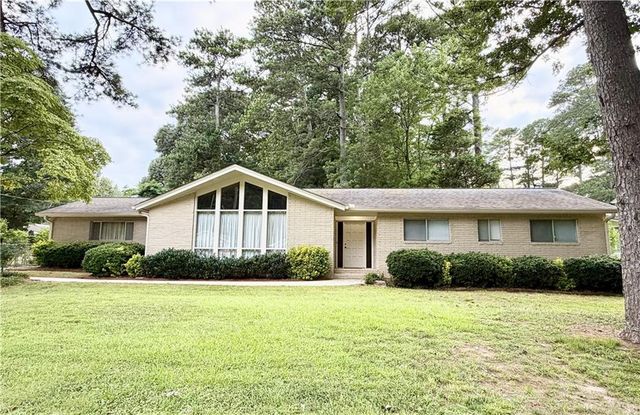 645 Dorsey Circle SW, Lilburn, GA 30047