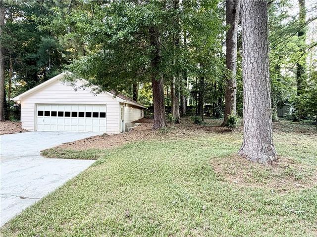 645 Dorsey Circle SW, Lilburn, GA 30047