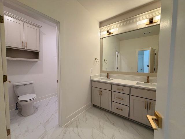 2724 Amaris Avenue, Lowell, AR 72745