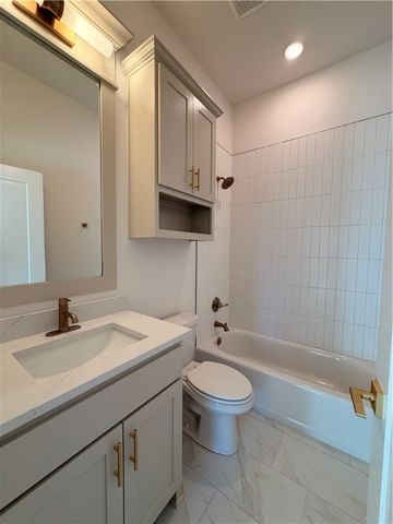 2724 Amaris Avenue, Lowell, AR 72745