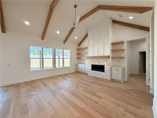 2724 Amaris Avenue, Lowell, AR 72745