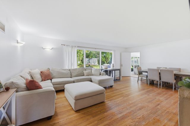 152 Aberdeen Drive, East Dundee, IL 60118