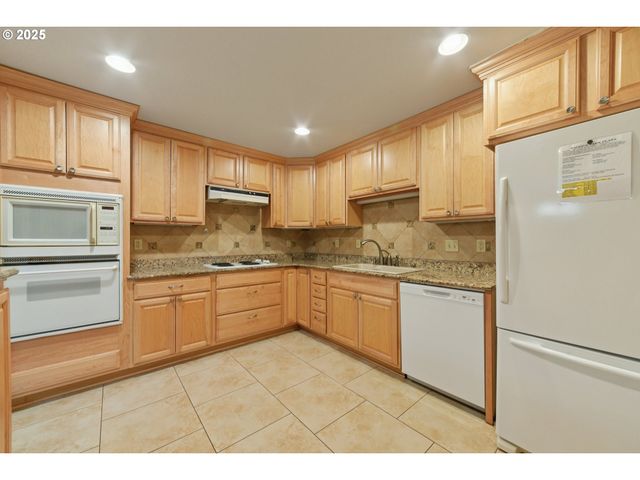 4460 Sw SCHOLLS FERRY Rd 3, Portland, OR 97225