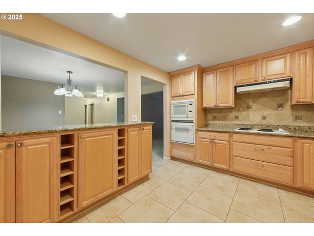 4460 Sw SCHOLLS FERRY Rd 3, Portland, OR 97225