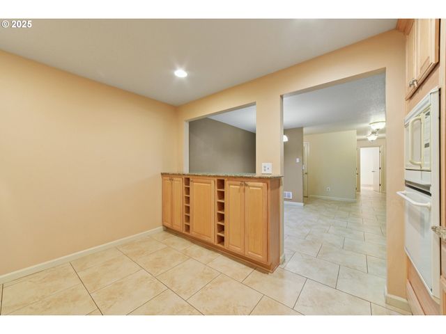 4460 Sw SCHOLLS FERRY Rd 3, Portland, OR 97225