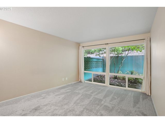 4460 Sw SCHOLLS FERRY Rd 3, Portland, OR 97225