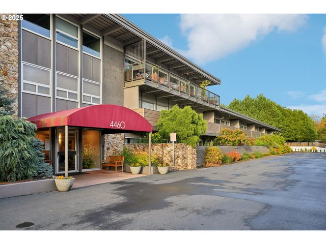 4460 Sw SCHOLLS FERRY Rd 3, Portland, OR 97225