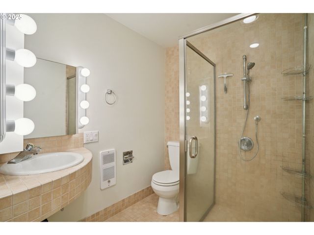 4460 Sw SCHOLLS FERRY Rd 3, Portland, OR 97225