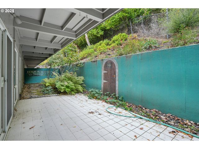 4460 Sw SCHOLLS FERRY Rd 3, Portland, OR 97225