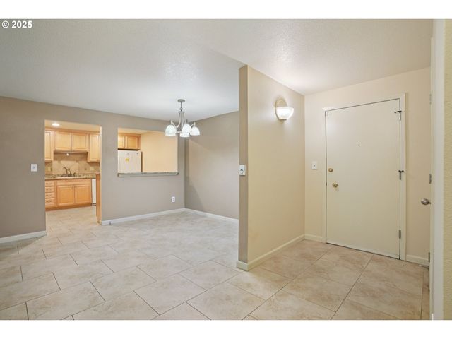 4460 Sw SCHOLLS FERRY Rd 3, Portland, OR 97225