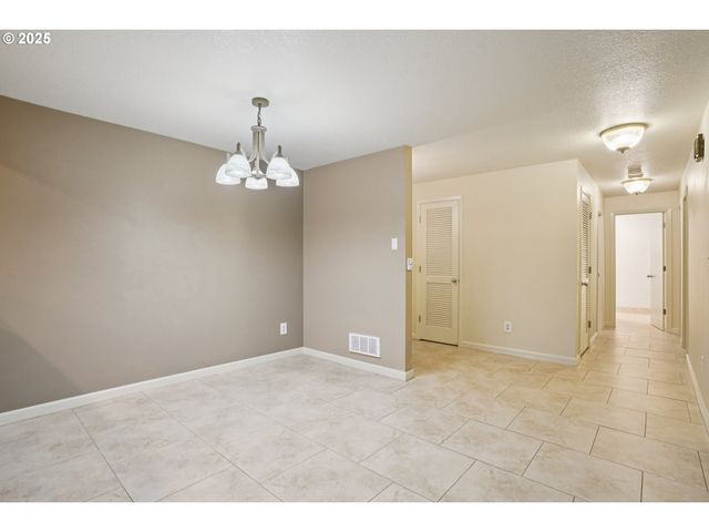 4460 Sw SCHOLLS FERRY Rd 3, Portland, OR 97225