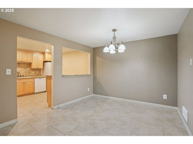 4460 Sw SCHOLLS FERRY Rd 3, Portland, OR 97225