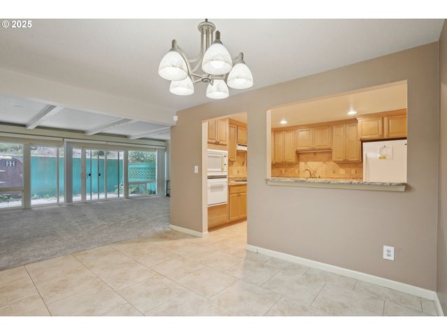 4460 Sw SCHOLLS FERRY Rd 3, Portland, OR 97225