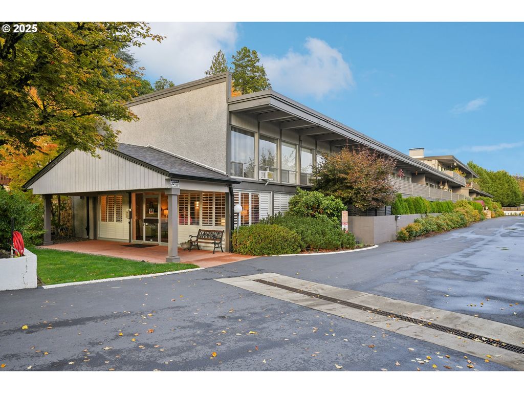 4460 Sw SCHOLLS FERRY Rd 3, Portland, OR 97225