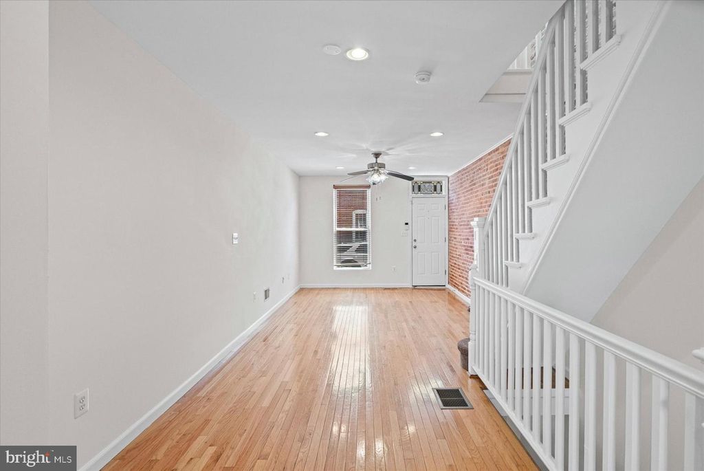Image 12 of property listing at 24 N STREEPER ST, Baltimore, MD 21224