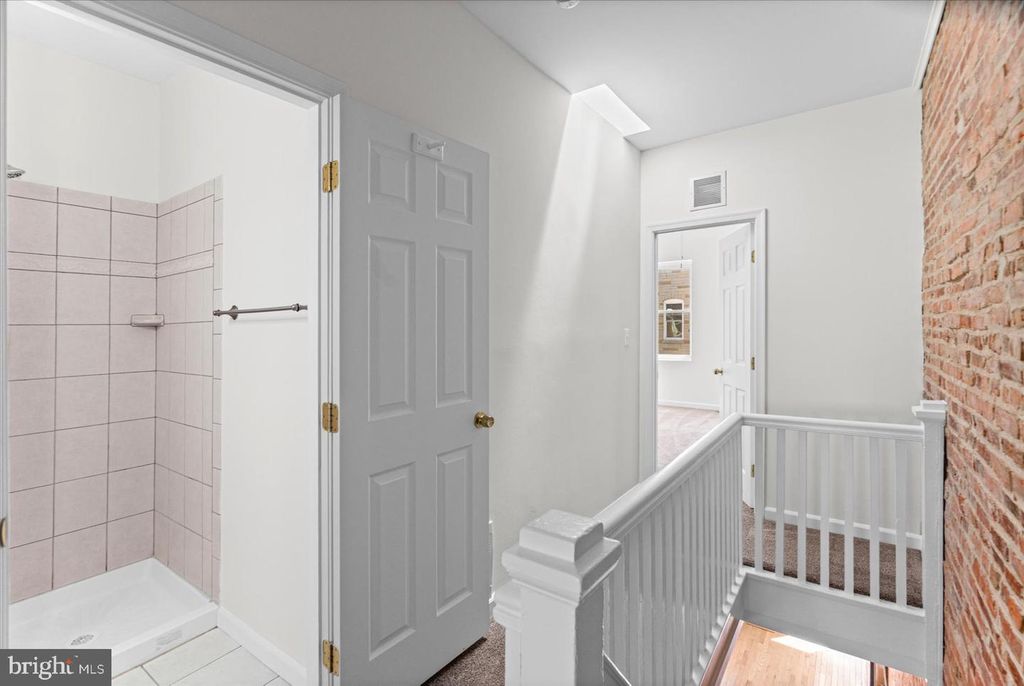 Image 14 of property listing at 24 N STREEPER ST, Baltimore, MD 21224