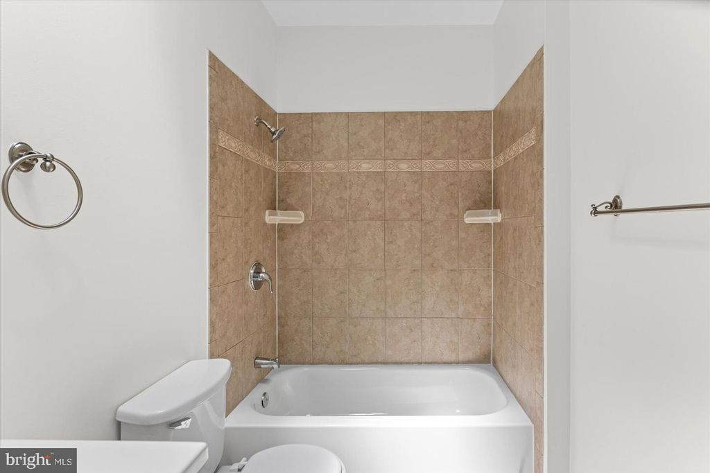 Image 19 of property listing at 24 N STREEPER ST, Baltimore, MD 21224
