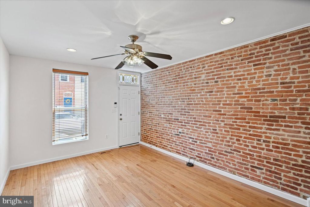 Image 2 of property listing at 24 N STREEPER ST, Baltimore, MD 21224