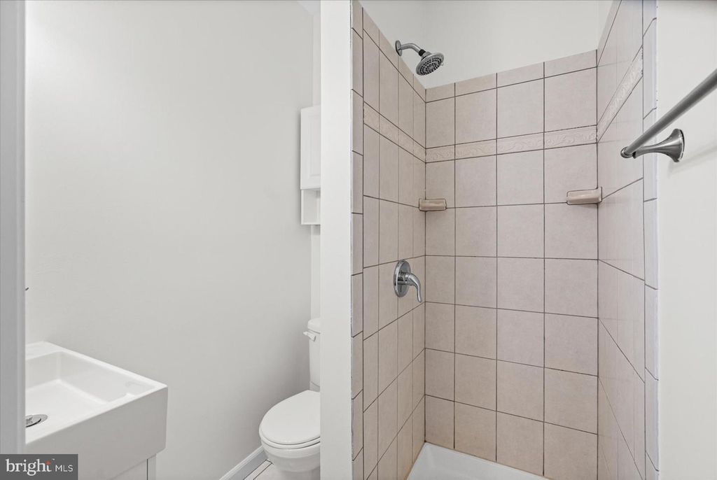Image 24 of property listing at 24 N STREEPER ST, Baltimore, MD 21224