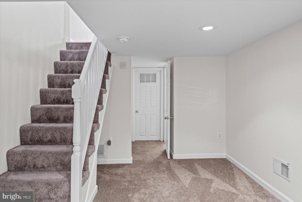 Image 26 of property listing at 24 N STREEPER ST, Baltimore, MD 21224