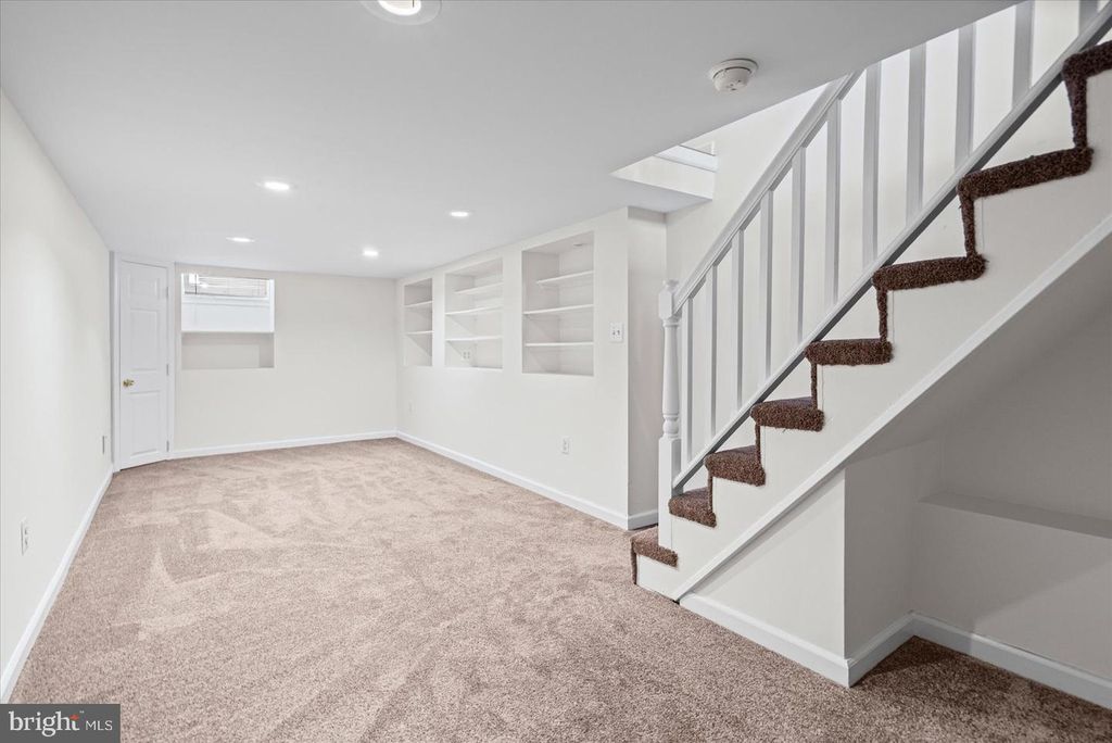 Image 30 of property listing at 24 N STREEPER ST, Baltimore, MD 21224
