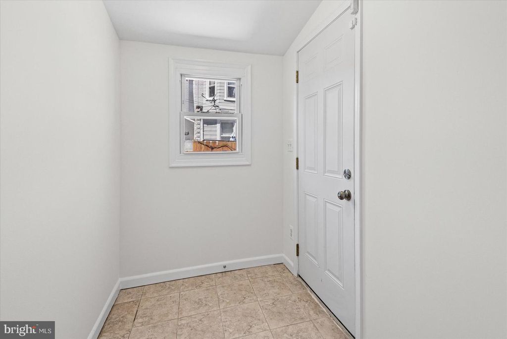Image 33 of property listing at 24 N STREEPER ST, Baltimore, MD 21224