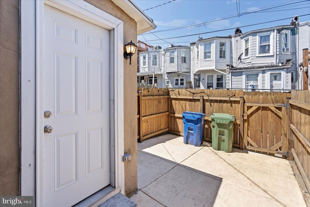 Image 34 of property listing at 24 N STREEPER ST, Baltimore, MD 21224