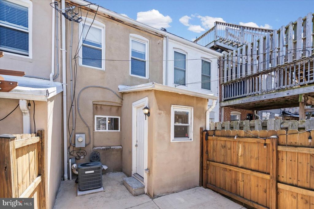 Image 35 of property listing at 24 N STREEPER ST, Baltimore, MD 21224