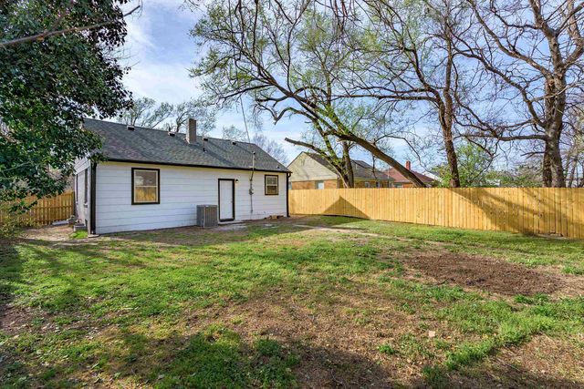 2026 N Piatt Ave, Wichita, KS 67214