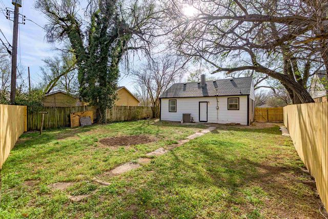 2026 N Piatt Ave, Wichita, KS 67214