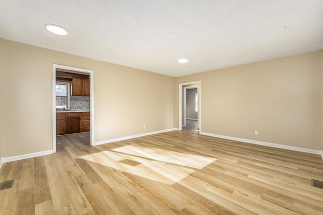 2026 N Piatt Ave, Wichita, KS 67214