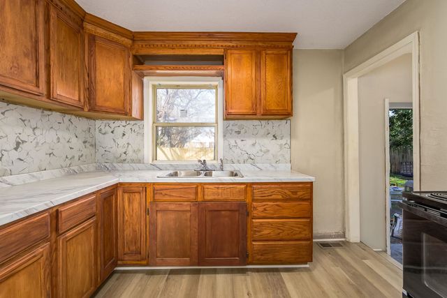 2026 N Piatt Ave, Wichita, KS 67214