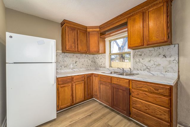 2026 N Piatt Ave, Wichita, KS 67214