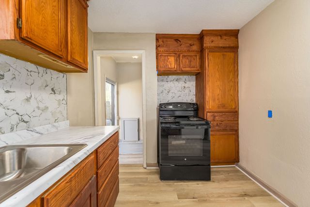 2026 N Piatt Ave, Wichita, KS 67214